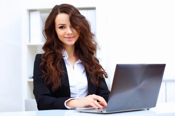 Young busines woman with notebook — Stock Photo, Image