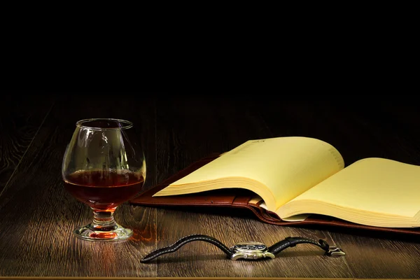 Cognac, cigar and an old book nearby — Stock Photo, Image