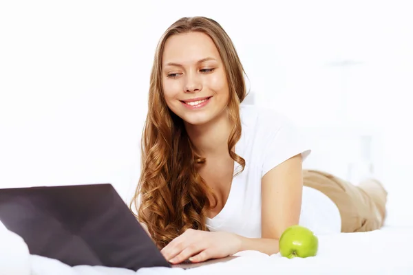 Young woman with notebook — Stock Photo, Image