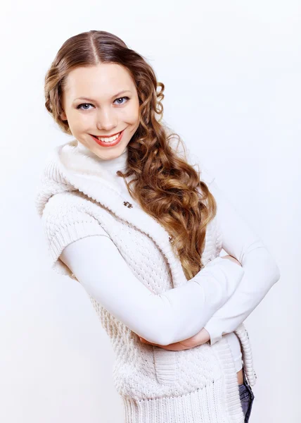 Giovane donna che indossa maglione caldo — Foto Stock
