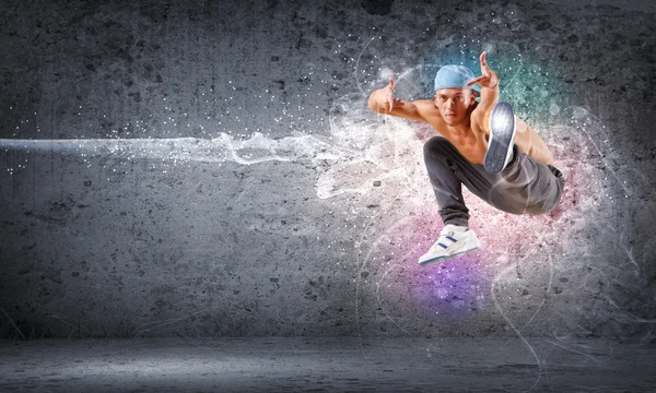 Giovane uomo danza hip hop con linee di colore — Foto Stock