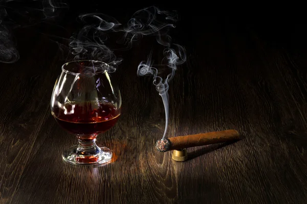 Glass of cognac and sigar — Stock Photo, Image