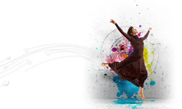 Девушка в цветном платье танцующая. Коллаж — стоковое фото