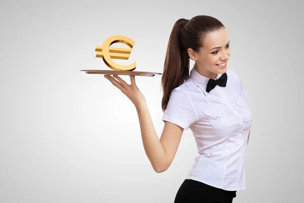 Servírka drží tác s penězi — Stock fotografie