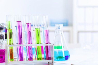 renkli sıvılar ile kimya Laboratuar kapkacakları