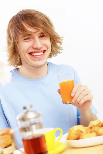 Young man drinking juice — Stock Photo, Image