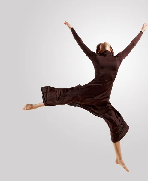 Dans koyu elbiseli kız — Stok fotoğraf