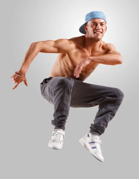 Młody człowiek tańca hip-hop — Zdjęcie stockowe