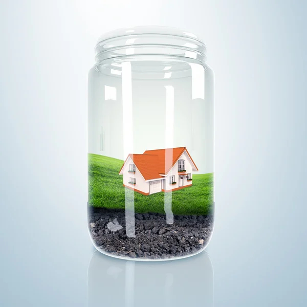 Haus im Glasgefäß — Stockfoto