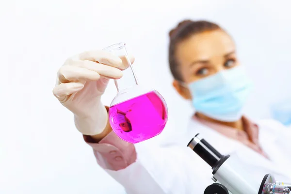 Young female scientist working in laboratory — Stock Photo, Image