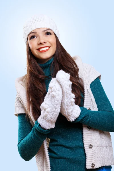 Κοπέλα φορώντας ζεστό πουλόβερ — Φωτογραφία Αρχείου