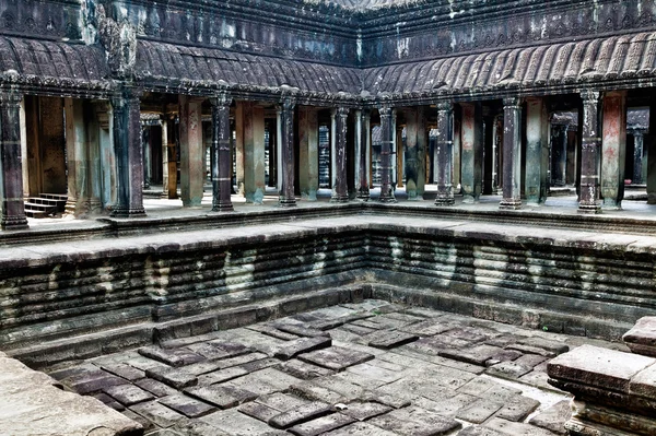 Angkor wat. oude zwembad — Stockfoto