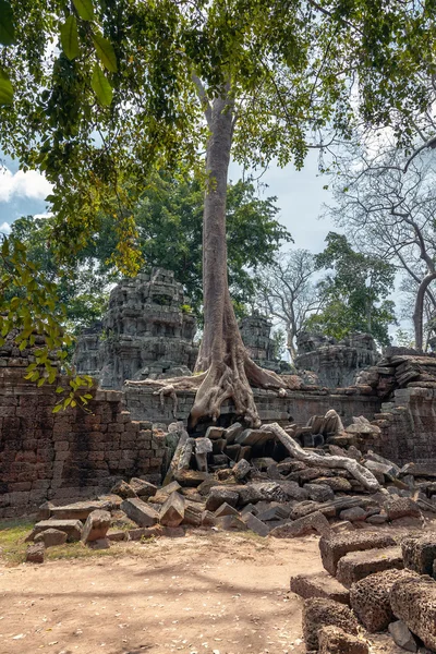 Прасат Байон. Руины храма Ангкор Том в Камбодже — стоковое фото