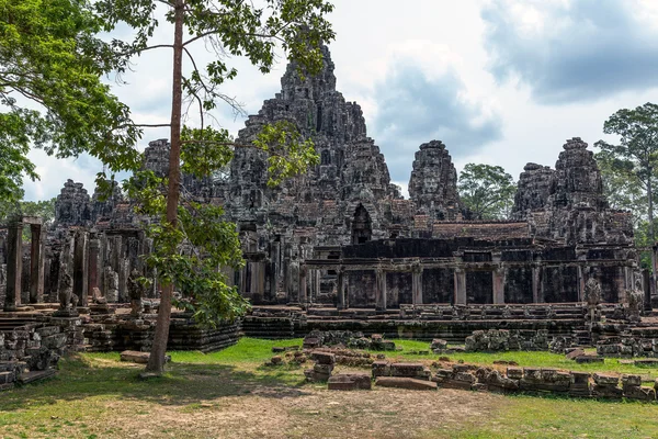 Prasat bayon. de ruïnes van angkor thom tempel in Cambodja — Stockfoto
