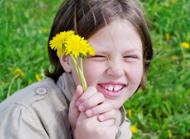 dandelions kızla.