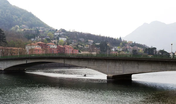 Danau dan jembatan . — Stok Foto