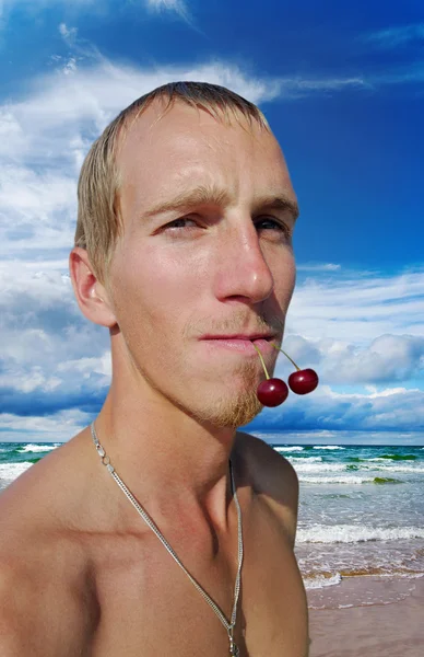 Muž na pláži. — Stock fotografie
