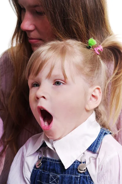 Yawning girl. — Stock Photo, Image