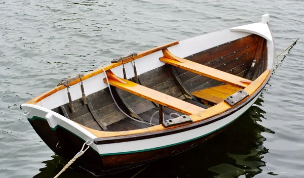 Boot op het water. — Stockfoto