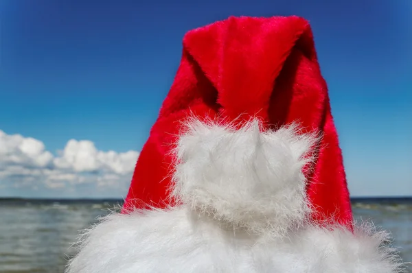 Weihnachtsmann am Meer. — Stockfoto