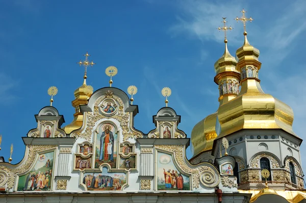 Koepels van kiev pechersk lavra orthodoxe klooster, Oekraïne — Stockfoto