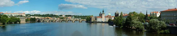 Panorama of old Prague stone bridge over Vltava river — Stock Photo, Image
