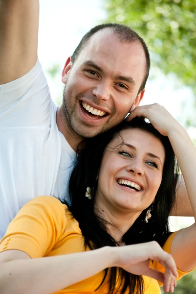 Closeup portrait of smiling young couple in love - Outdoors — Stock Photo, Image