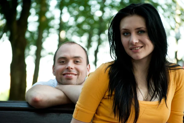 Closeup portrait of smiling young couple in love - Outdoors — Stock Photo, Image