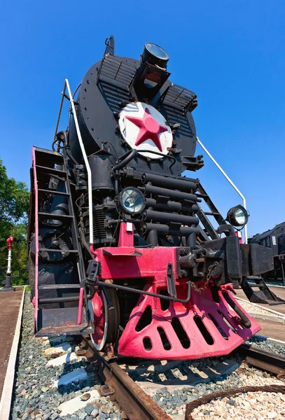 Vecchia locomotiva a vapore con stella rossa — Foto Stock