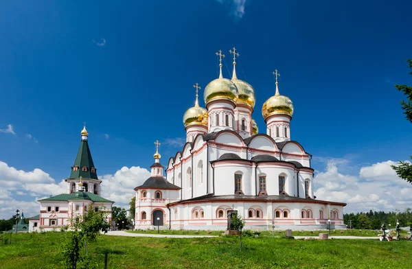 Ruská pravoslavná církev. iversky klášter v Valdajské, Rusko. — Stock fotografie