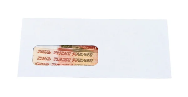 Ruské rubly v obálce, izolované na bílém pozadí. — Stock fotografie