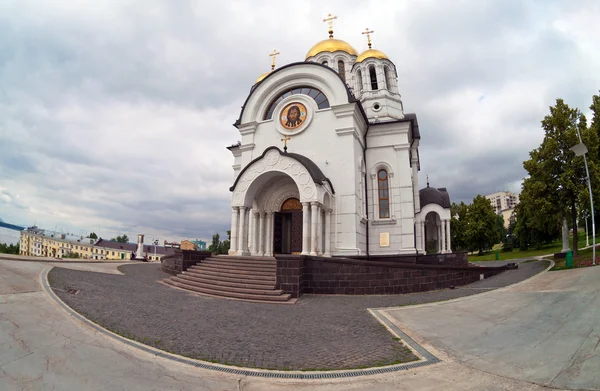 Tempel av martyren st. george i staden samara, Ryssland. — Stockfoto