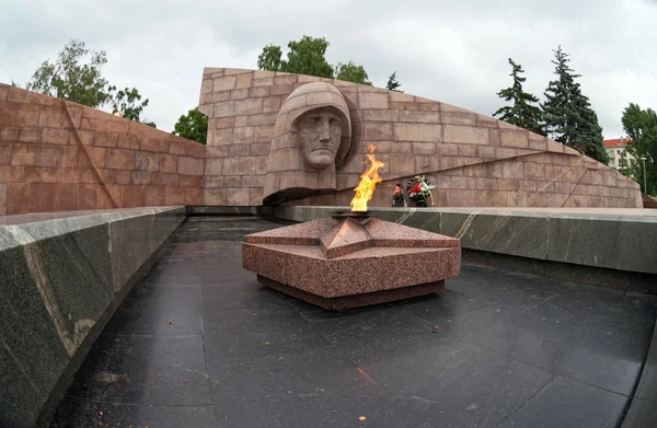 La flamme éternelle dans le complexe commémoratif de la ville Samara, Russie — Photo