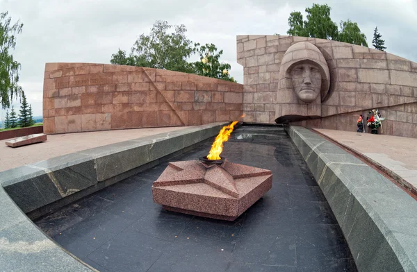 The eternal flame in the memorial complex of city Samara, Russia — Stock Photo, Image