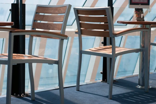 Сидіннями та столами — стокове фото