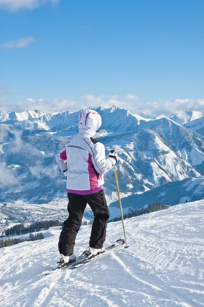 Alpine skier mountains in the background — Stock Photo, Image