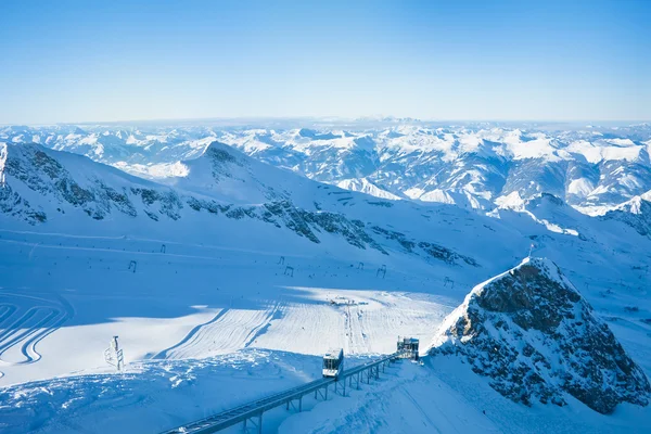 Stoków ośrodka narciarskiego kitzsteinhorn w pobliżu kaprun, Alpy Austriackie — Zdjęcie stockowe