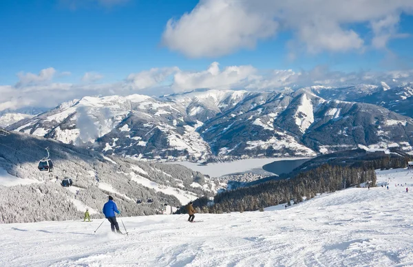 スキー リゾート ツェル アム ゼーします。オーストリア — ストック写真
