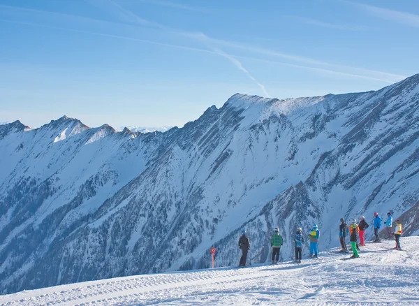 카프룬, 가족이 운영 빙하의 스키 리조트입니다. 오스트리아 — 스톡 사진