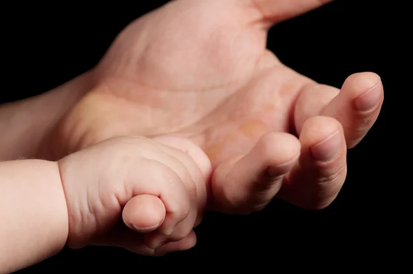 As mãos do pai e da criança — Fotografia de Stock