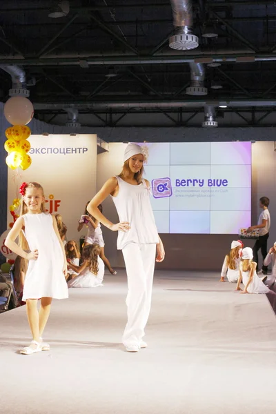 Gyermek divat show 2012 — Stock Fotó