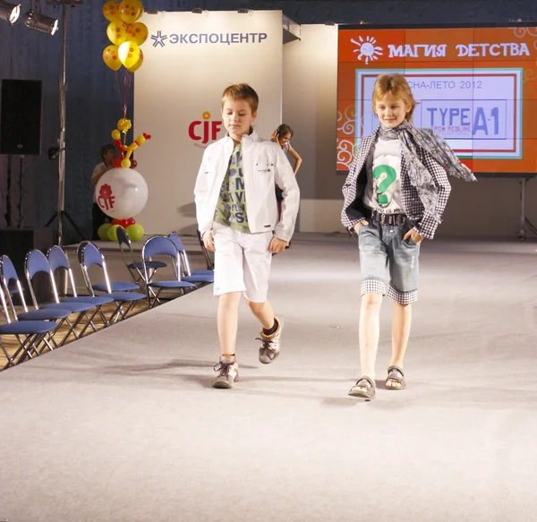 Sfilata di moda per bambini 2012 — Foto Stock