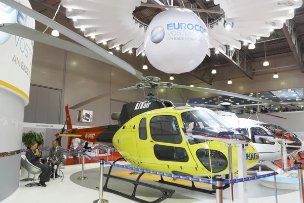 헬기 산업의 국제 전시회 — 스톡 사진