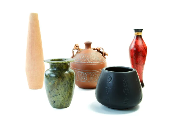 Set aus Krügen und Vasen isoliert auf einem weißen — Stockfoto