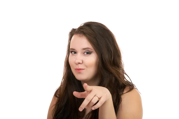 Улыбающаяся пухленькая девушка указывает пальцем на белый — стоковое фото