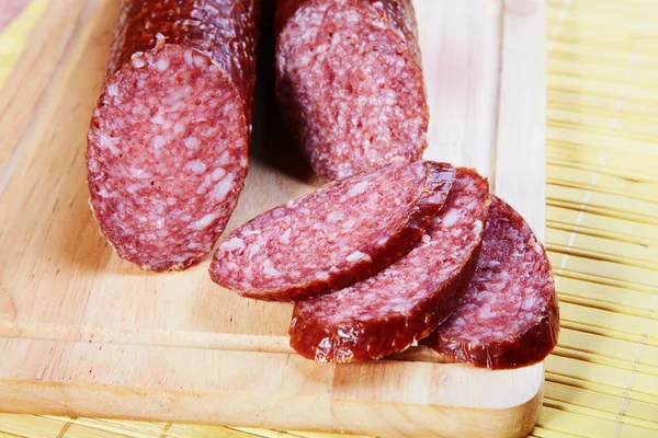 The smoked sausage cut on slices — Stock Photo, Image