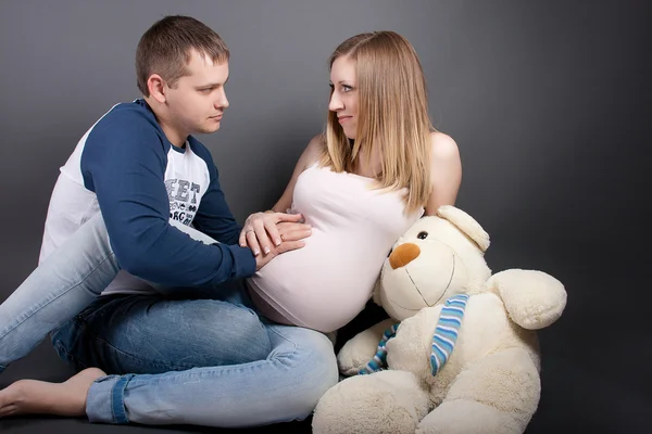 Šťastné těhotenství pár — Stock fotografie