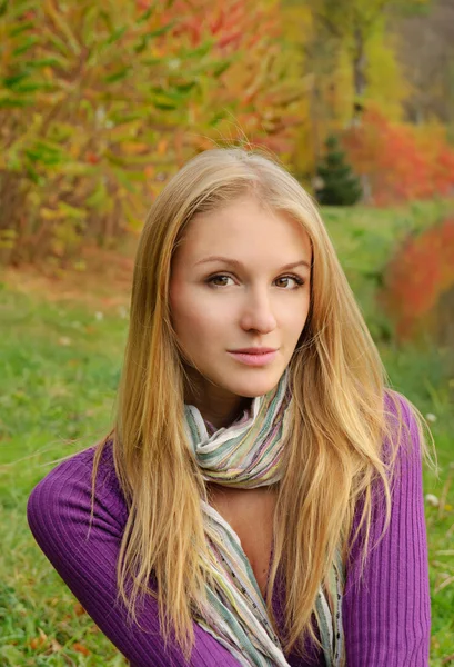 Восени дівчина портрет — стокове фото