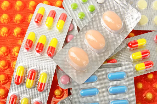 Medicina multicolorida pílulas fundo — Fotografia de Stock