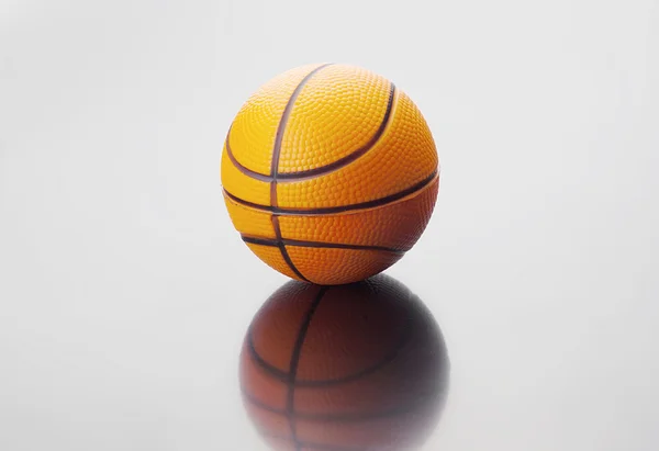 Bola de basquetebol — Fotografia de Stock